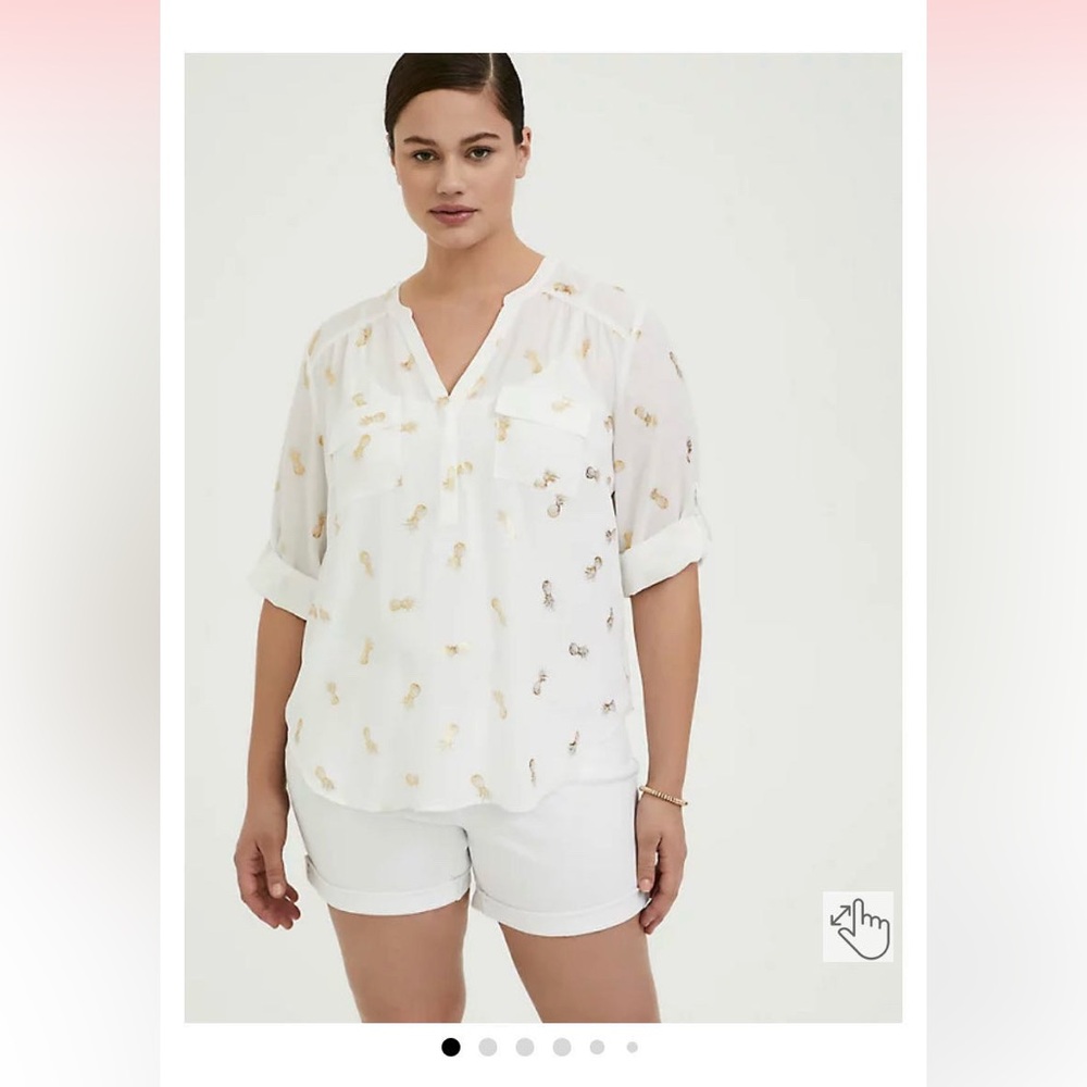 NWT Torrid White and Gold Pineapple Georgette
 Blouse